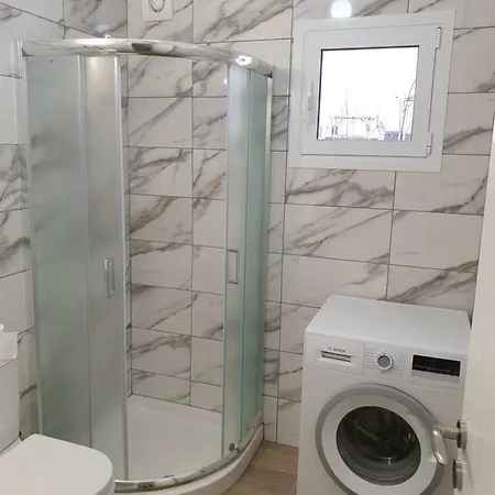 아파트 Apartments